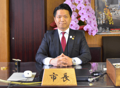 【家族構成】岸和田市長・永野耕平は妻(嫁)と離婚間近？子供や自宅を調査